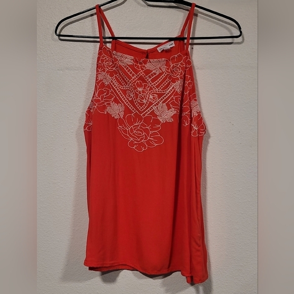 love on a hanger Tops - Love On A Hanger Women's Red Floral Embroidered Top Sz Large